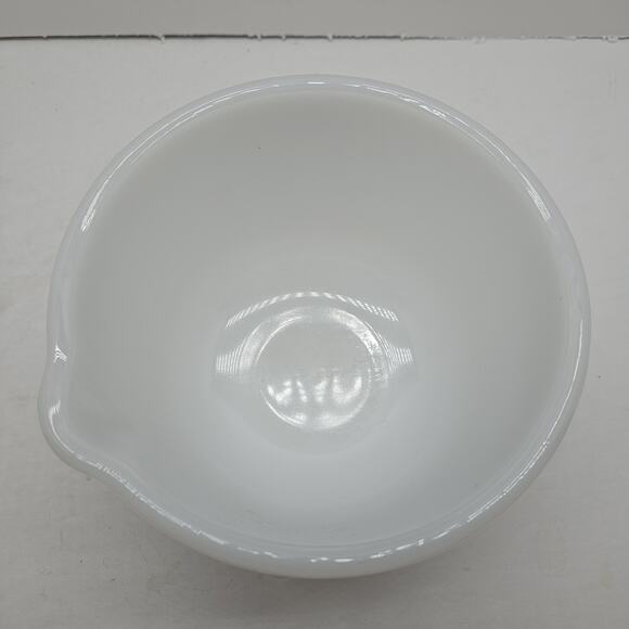 Vintage Glasbake for Sunbeam 20 CJ Milk Glass Mixing Bowl w/Pour Spout - Picture 3 of 6